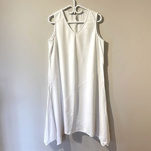 Sleeveless v-neck handkerchief hem dress - linen look